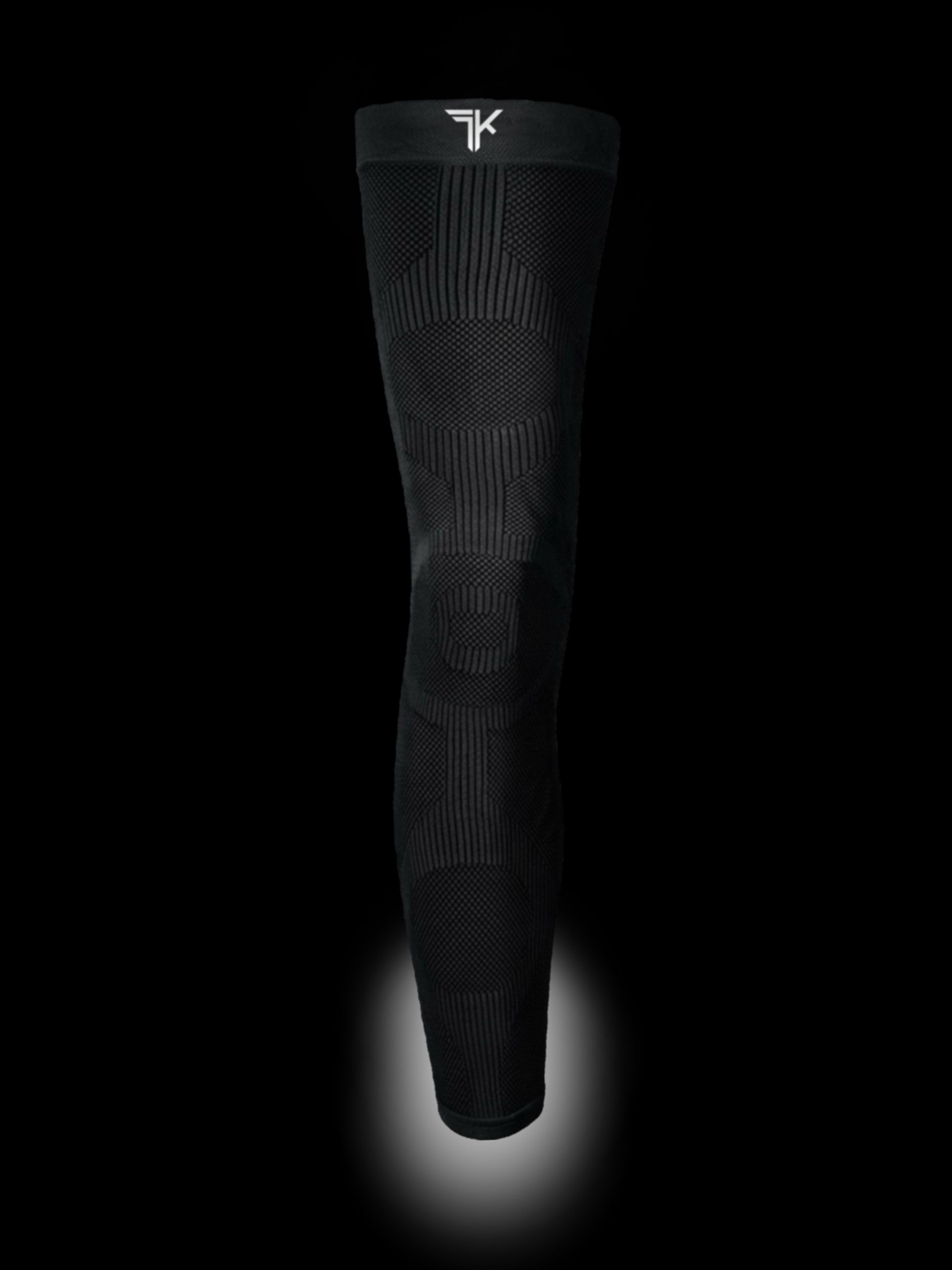 Krick Essentials Volleyball Knee Sleeve am Bein, Studio-Aufnahme